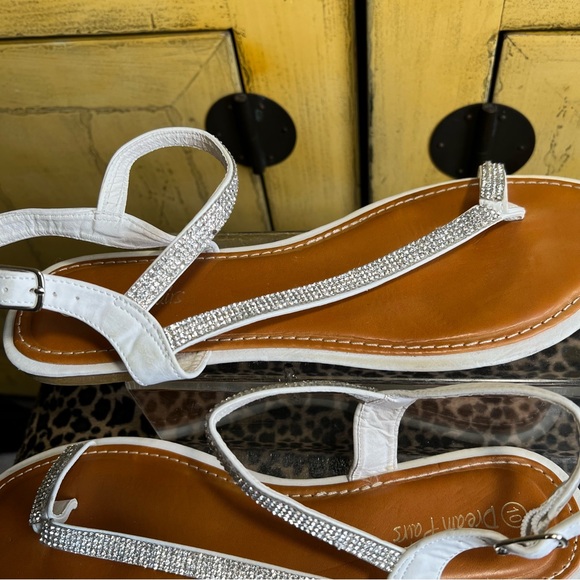 Dream Pairs White Sandals with Glittery Straps - Picture 5 of 10